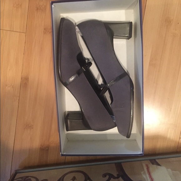 NWT. VTG Stuart weitzman square toed heels - Picture 4 of 4